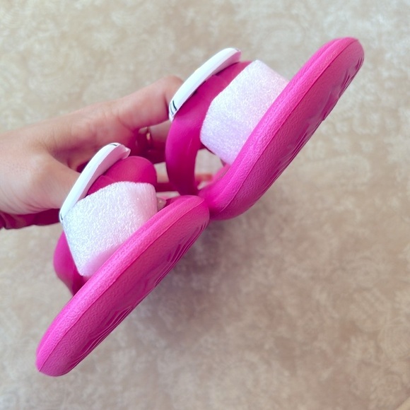 Brand New Hello Kitty Pink Thong Flip Flops Slides Sandals Comfy Cute Fun - Picture 12 of 13